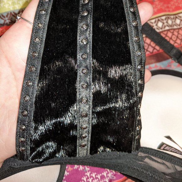 Victoria's Secret Glitter Velvet Rhinestone Bra 32 - Picture 3 of 4